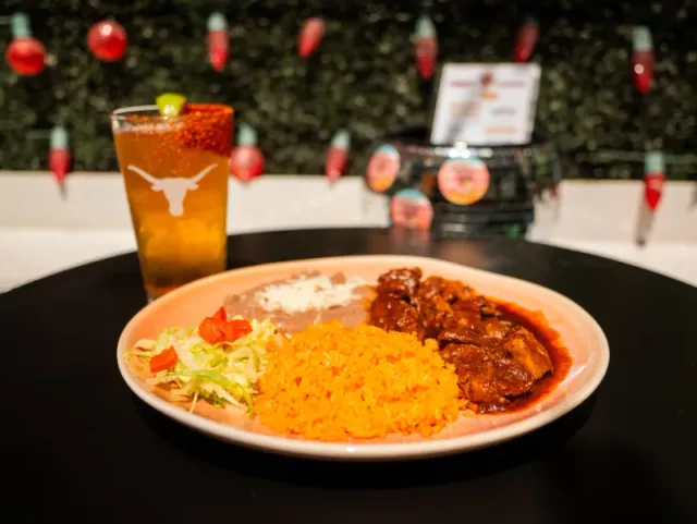 Carne guisado plate